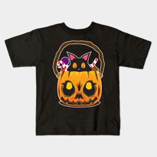 Black cat in malevolent pumpkin full of sweets on Halloween Kids T-Shirt